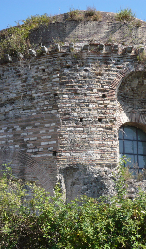 Старинная башня в Тиволи, Италия