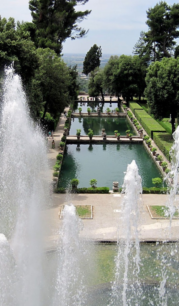 Искусственные озера в Тиволи, Италия