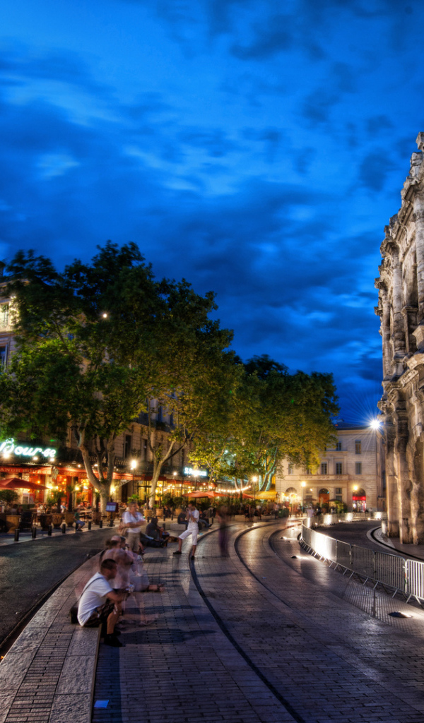 У Колизея в Риме