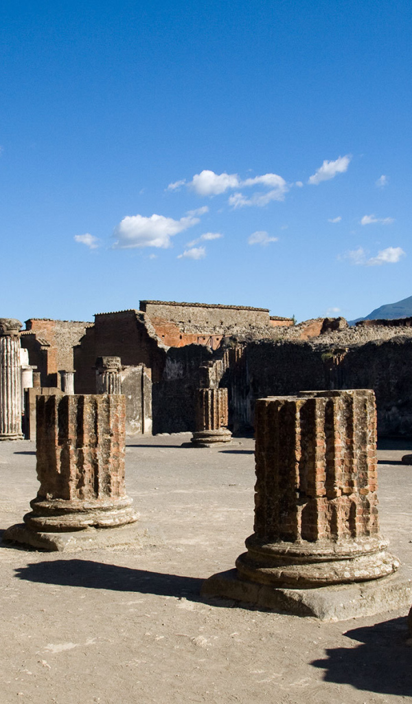 Основания колонн в Помпеях, Италия