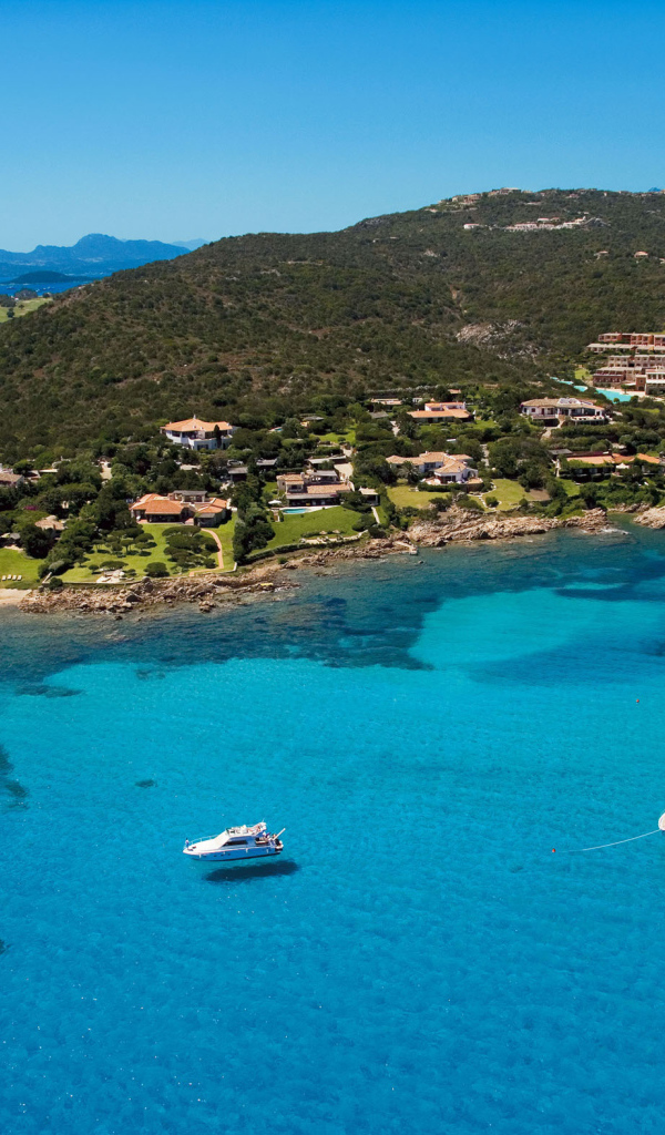 Голубая лагуна на курорте Коста Смеральда, Италия