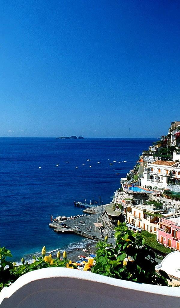 Голубая лагуна на курорте Позитано, Италия