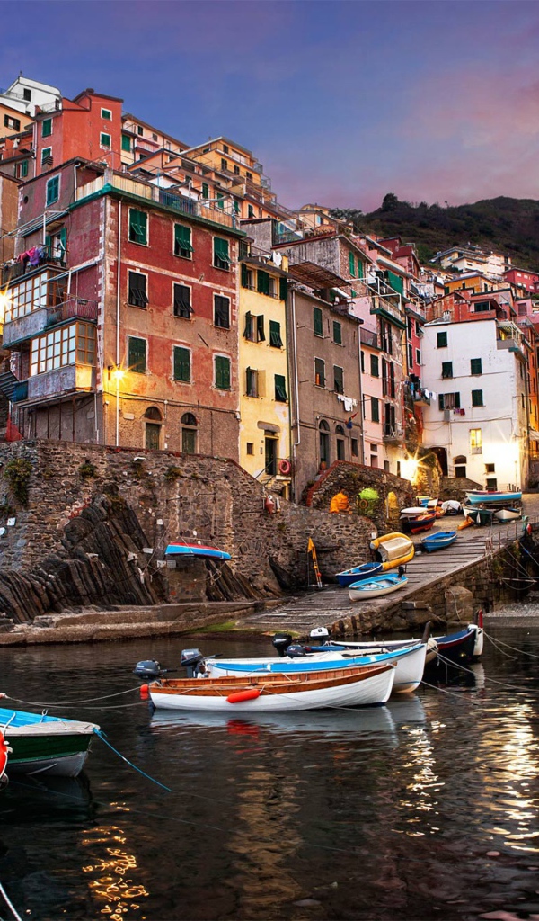 Лодки у причала в Лигурии, Италия