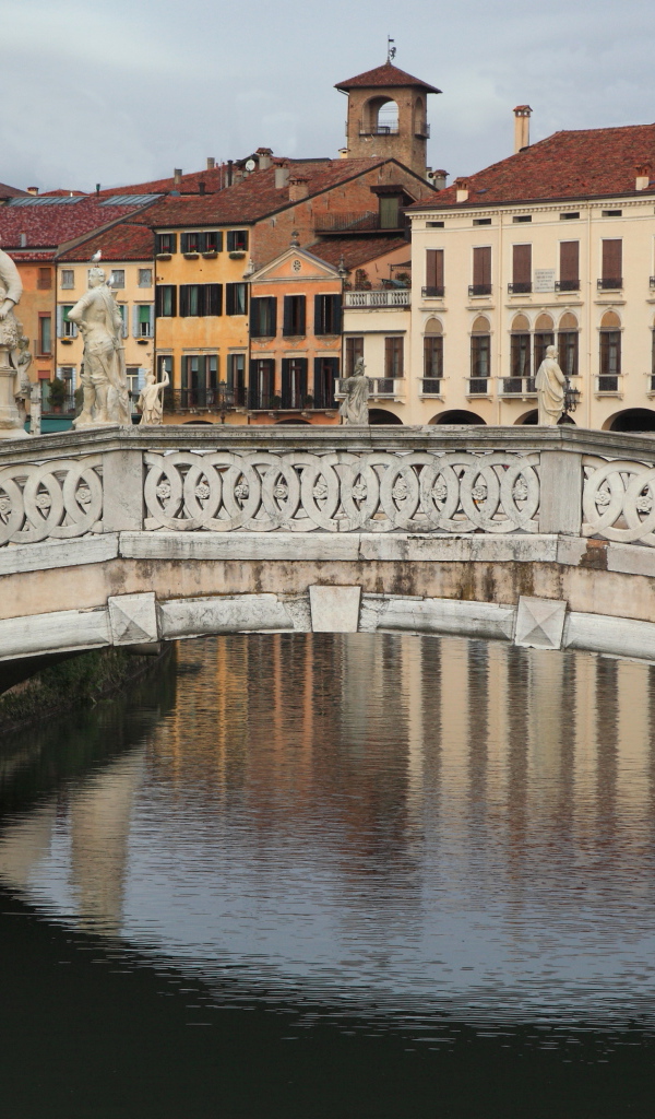 Мост через канал в Падуе, Италия
