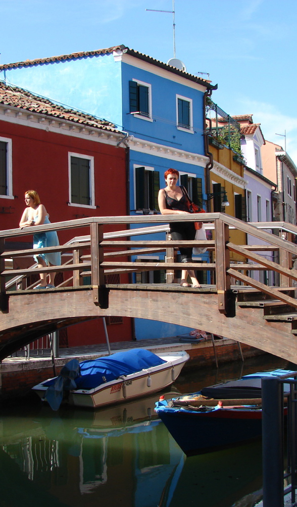 Мост через канал на острове Мурано, Италия