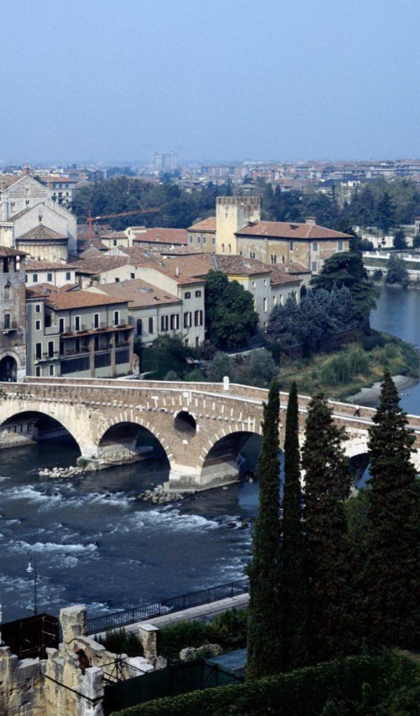 Мост через реку в Вероне, Италия