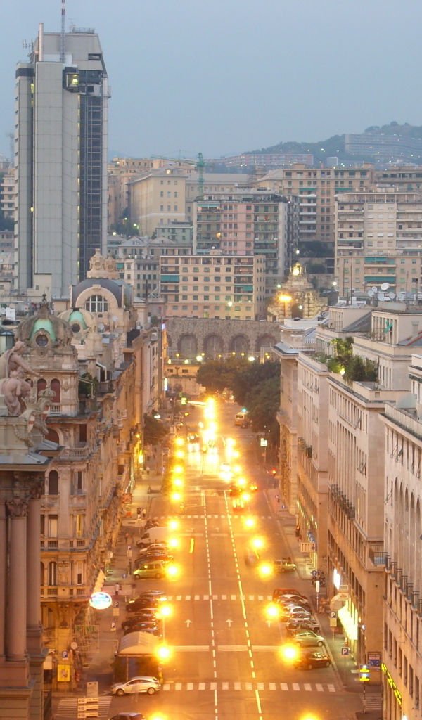 Оживленная улица в Лигурии, Италия