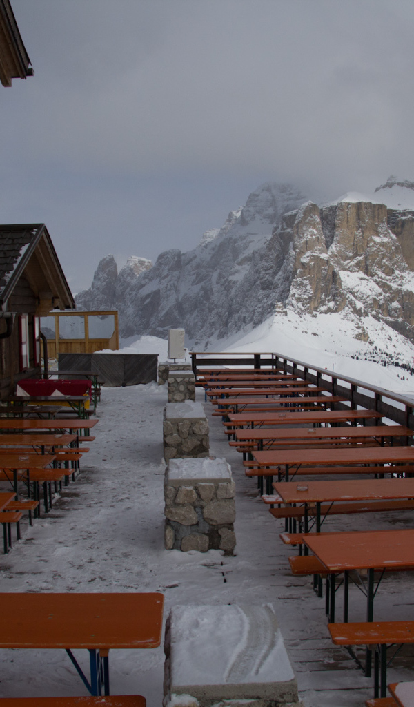Кафе на горнолыжном курорте Валь-Ди-Фасса, Италия