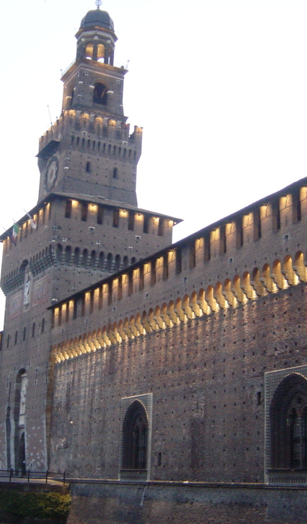 Кастелло Сфорцеско в Милане, Италия