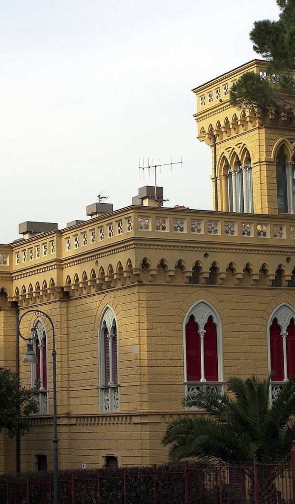 Замок на курорте Рапалло, Италия