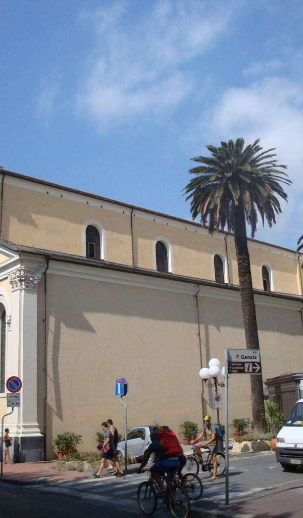 Церковь на курорте Диано Марино, Италия