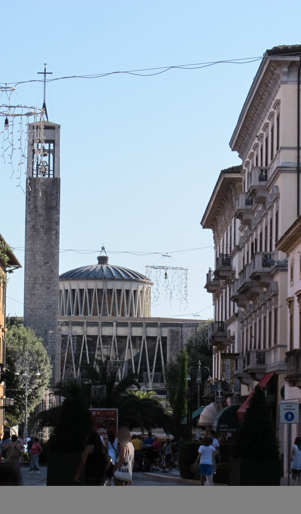 Городская улица на курорте в Монтекатини Терме, Италия