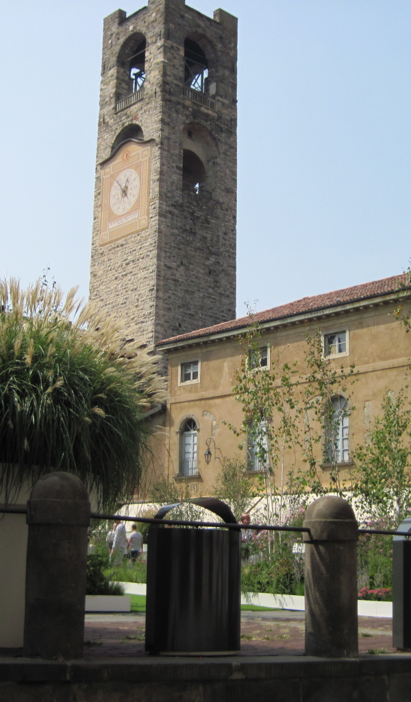 Башня с часами в Бергамо, Италия