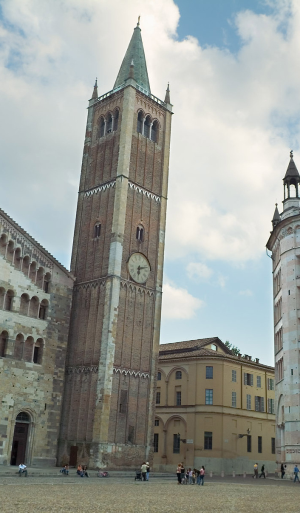 Башня с часами в Парме, Италия