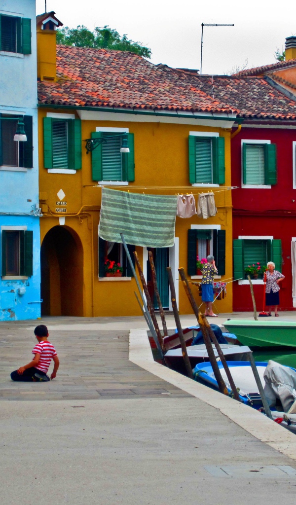 Красочные дома на острове Мурано, Италия