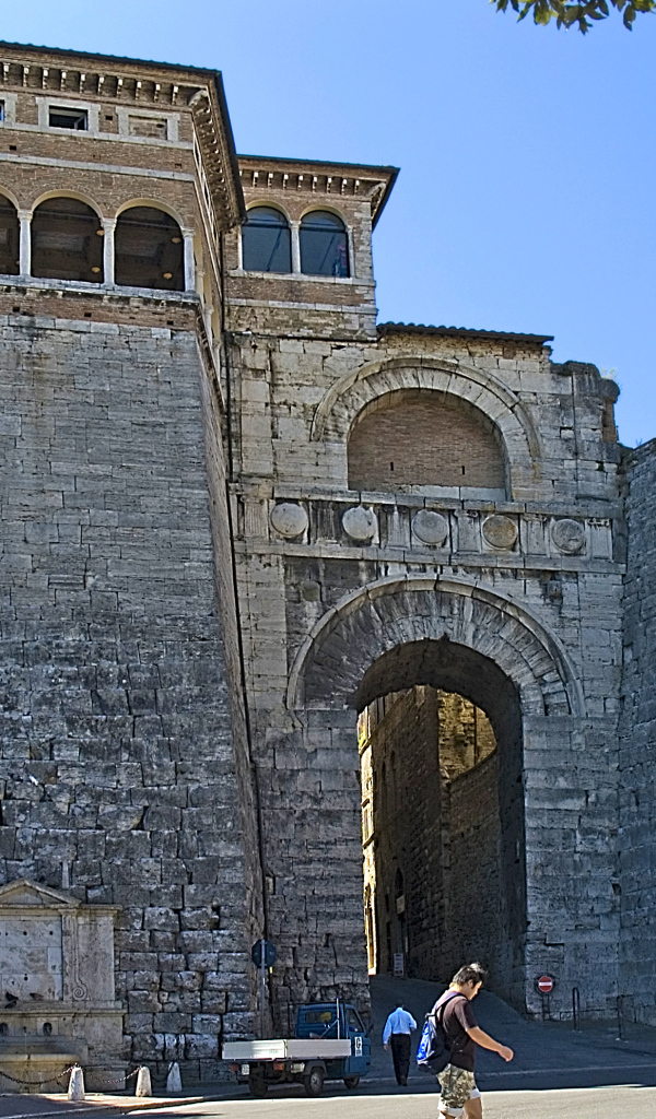 Арка Этрусков в Перудже, Италия
