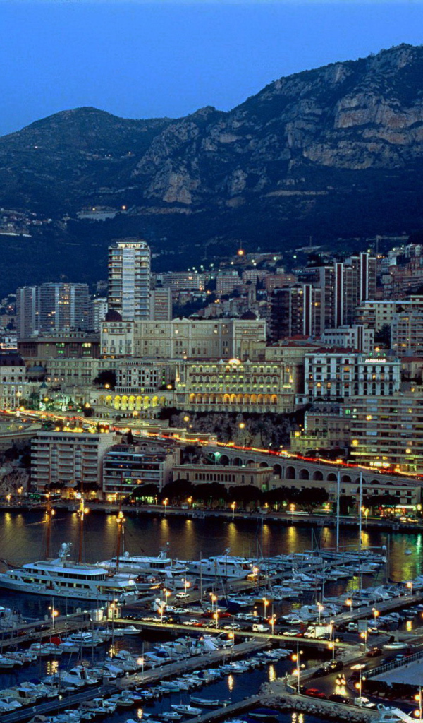 Вечерние огни в Генуе, Италия