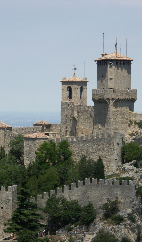 Крепость на вершине горы в Сан Марино, Италия