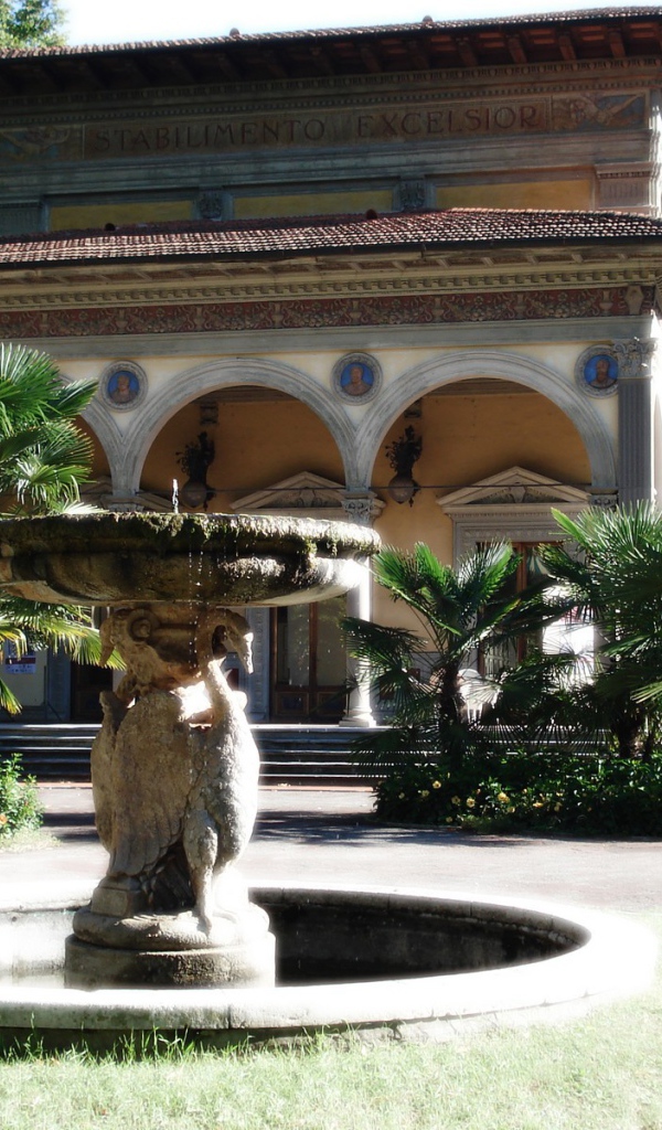 Фонтан на курорте в Монтекатини Терме, Италия