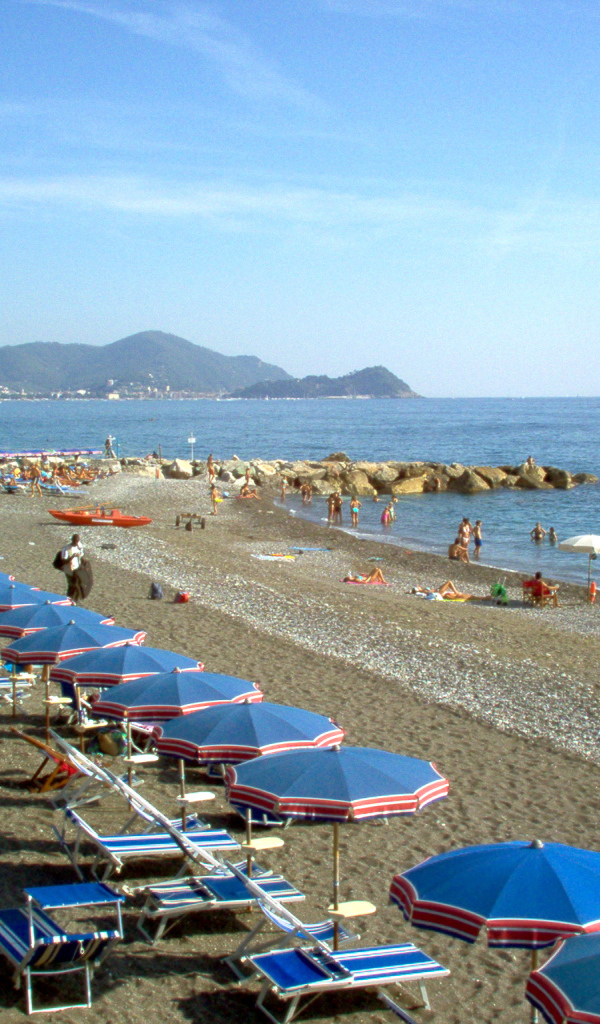 Золотой пляж на курорте Сан Бартоломео Аль Маре, Италия