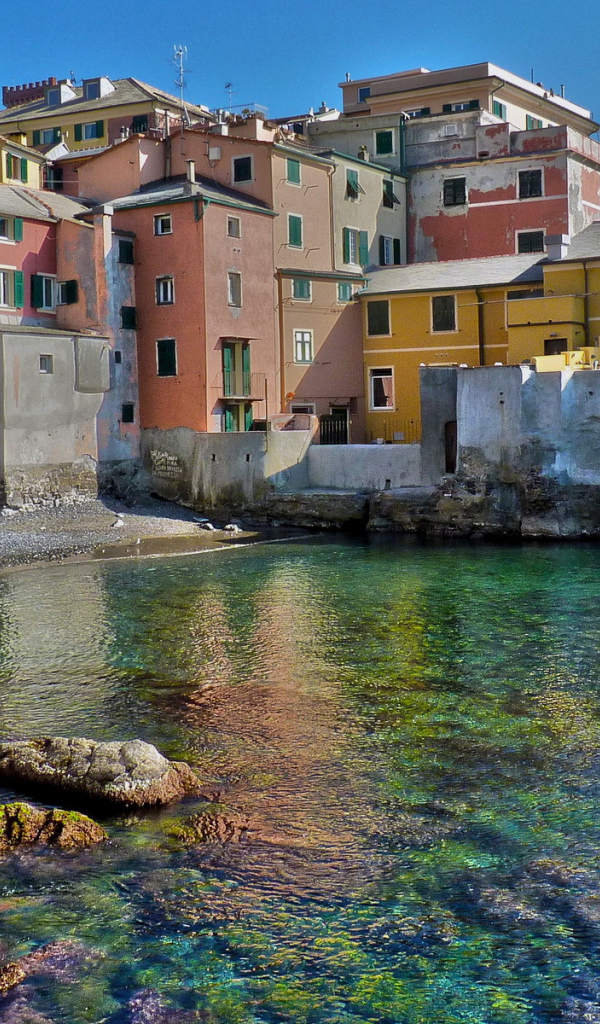 Залив в Генуе, Италия