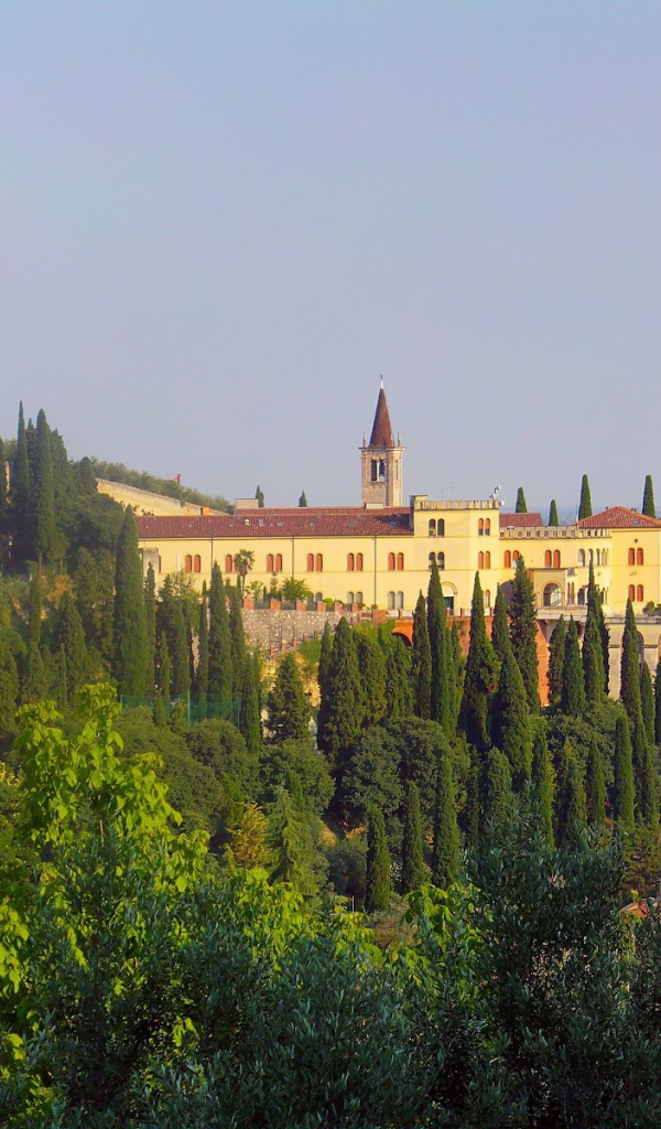 Холм в Вероне, Италия