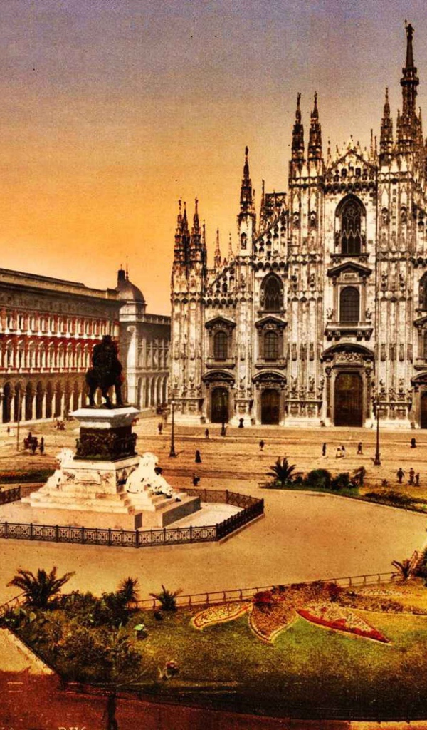 Старинная площадь в Милане, Италия