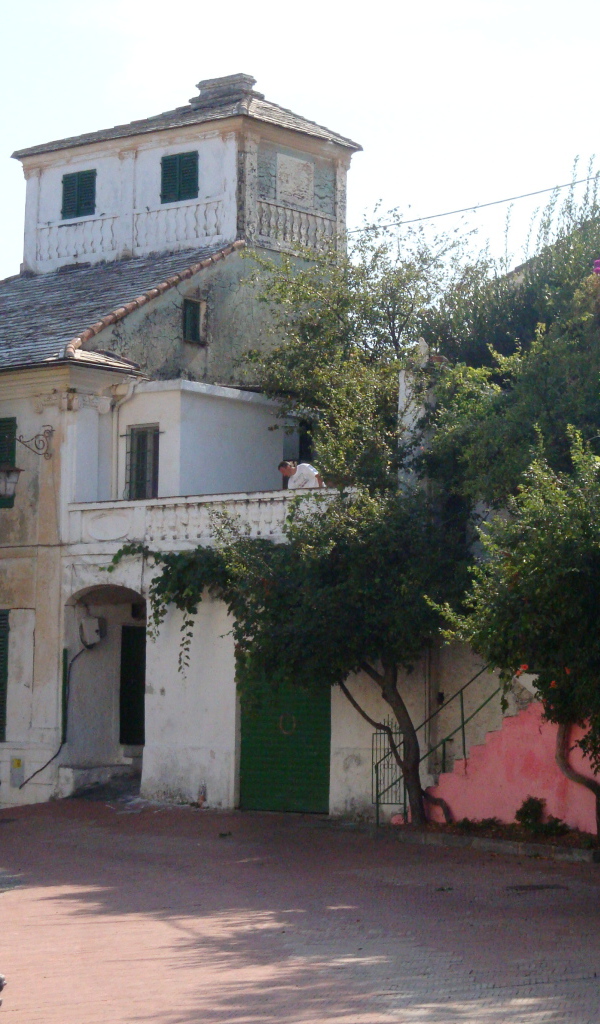 Старинное здание на курорте Сан Бартоломео Аль Маре, Италия