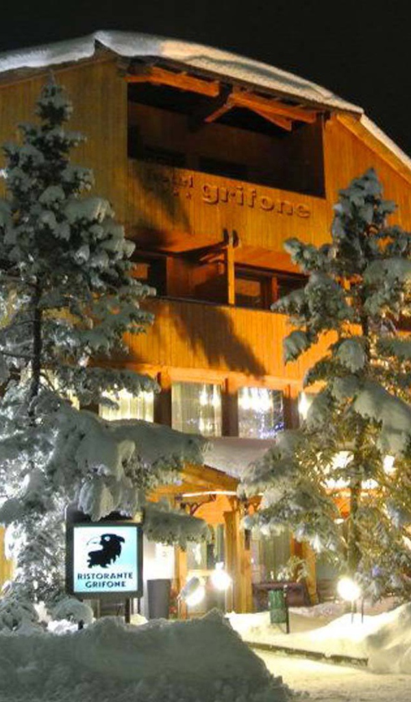 Отель Грифон на горнолыжном курорте Мадонна ди Кампильо, Италия