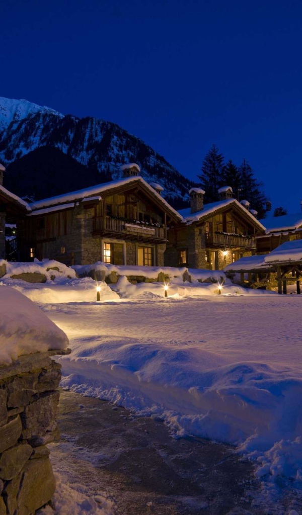 Гостиница на горнолыжном курорте Курмайор, Италия