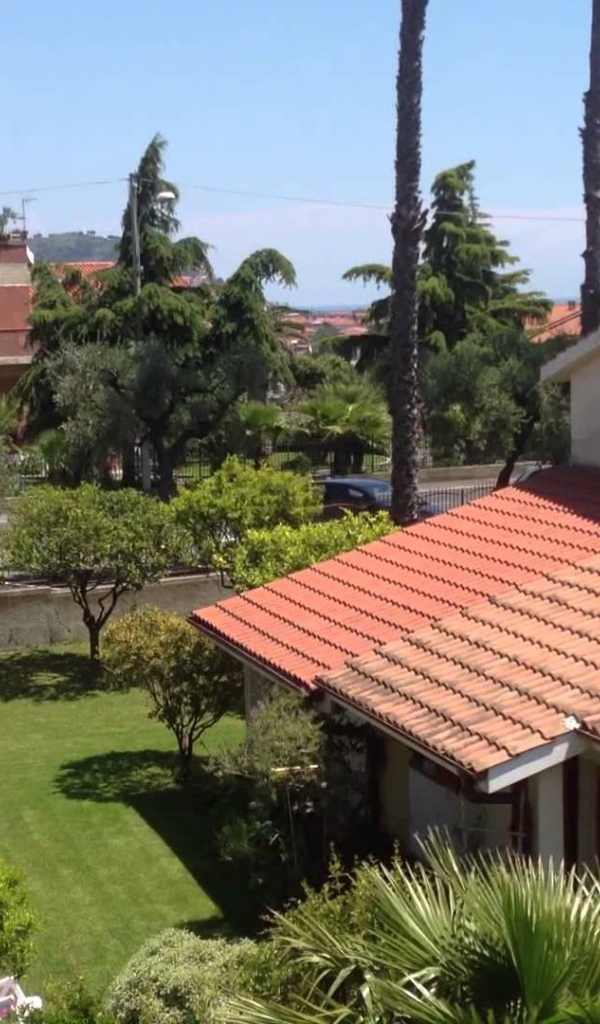 Гостиница у побережья на курорте Диано Марино, Италия