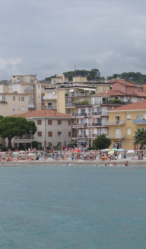 Дома на набережной на курорте Сан Бартоломео Аль Маре, Италия