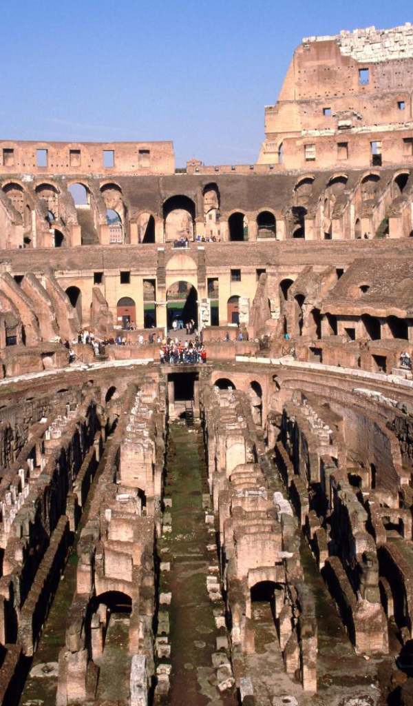 Внутри Колизея в Риме