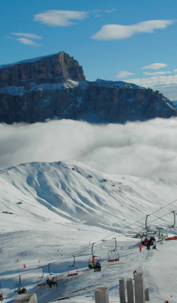 Подъемник на горнолыжном курорте Валь-Ди-Фасса, Италия
