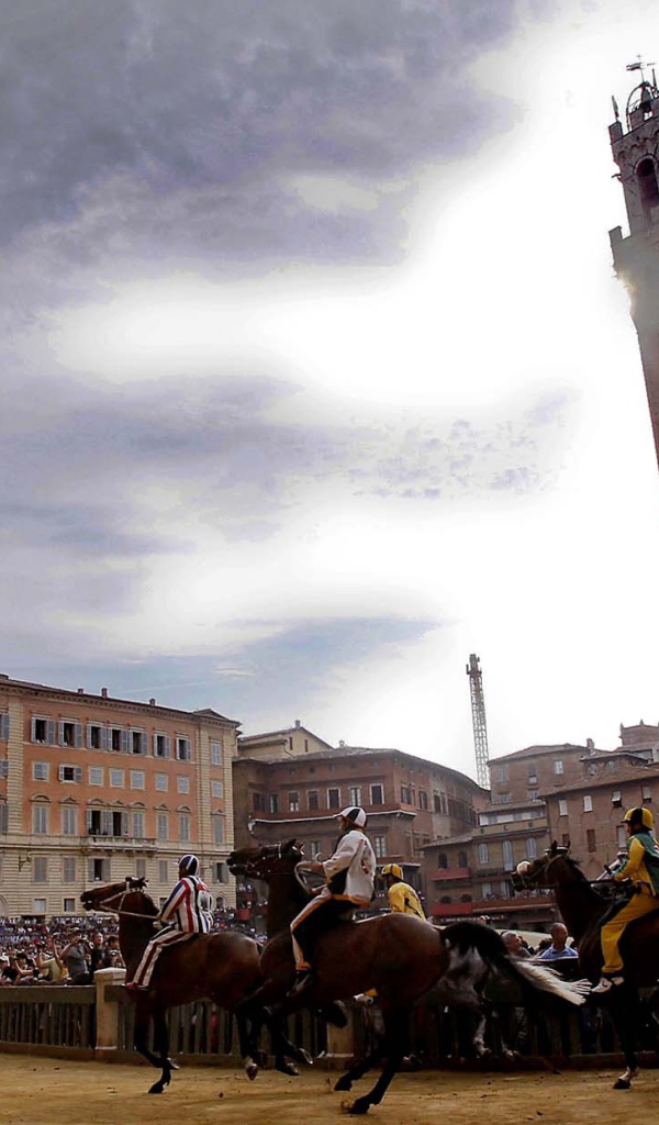 Средневековые скачки в Сиене, Италия