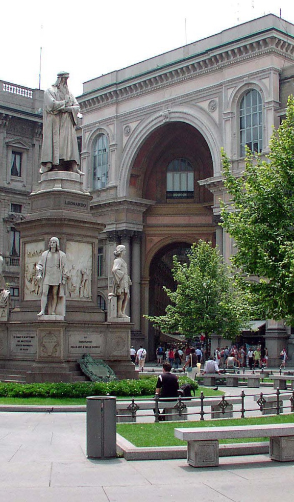 Памятник в Милане, Италия