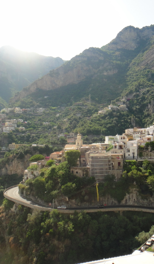 Горная дорога на курорте Позитано, Италия