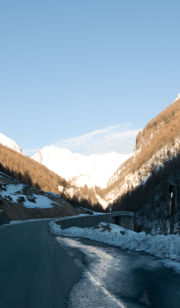 Горная дорога на горнолыжном курорте Кортина д'Ампеццо, Италия