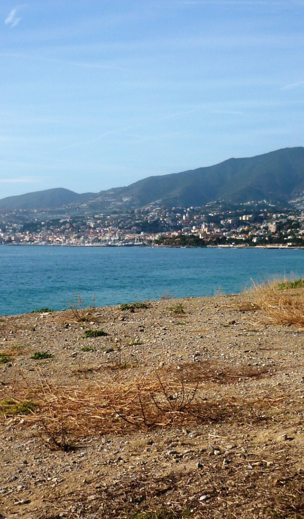 Морское побережье в Сан Ремо, Италия