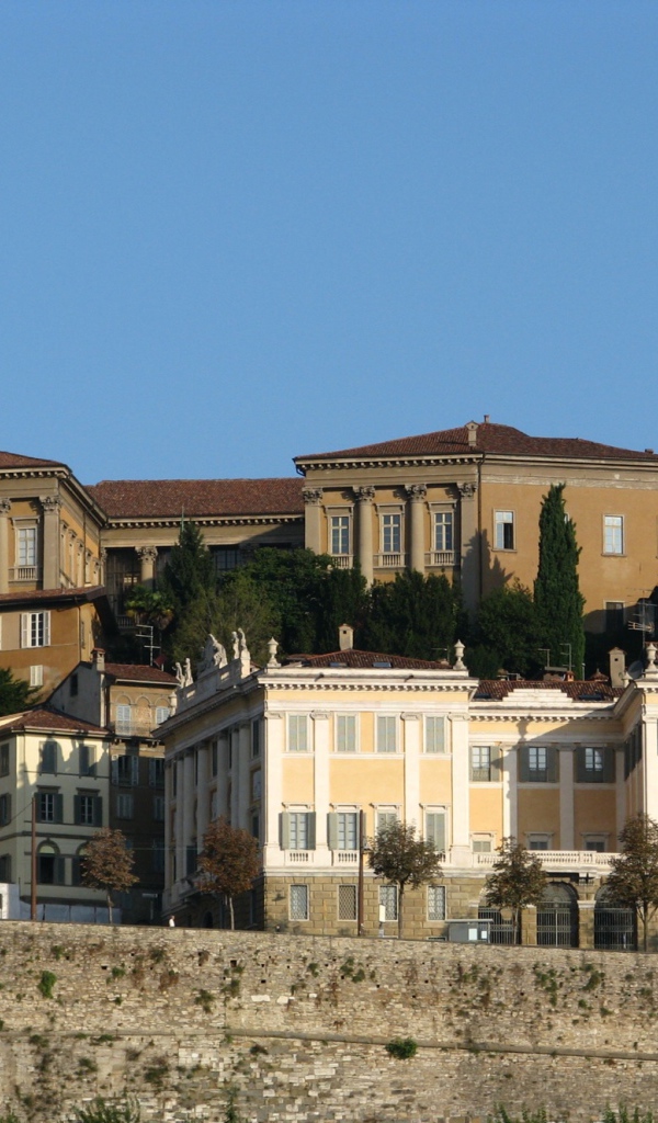 Старинные здания в Бергамо, Италия