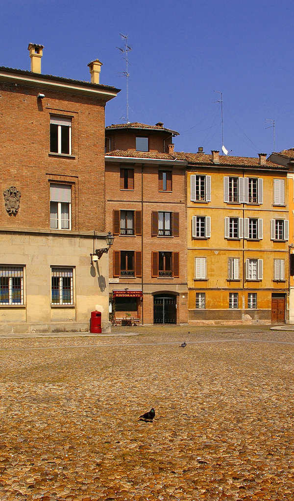 Старинные здания в Парме, Италия