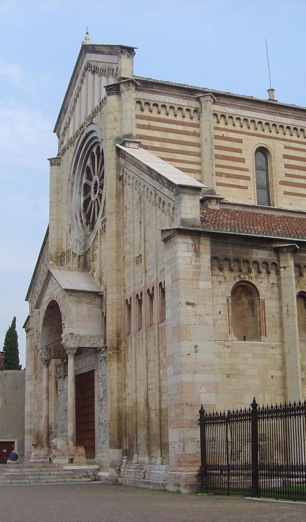 Старинный собор в Вероне, Италия