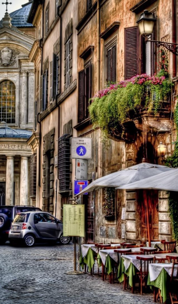 Старинная улочка в Риме