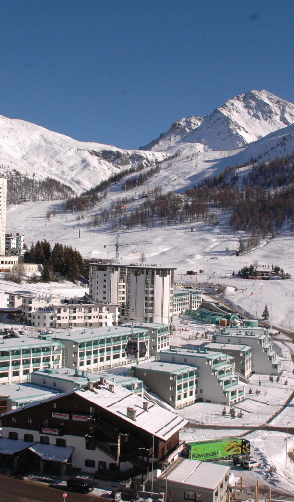 Олимпийская деревня на горнолыжном курорте Сестриер, Италия