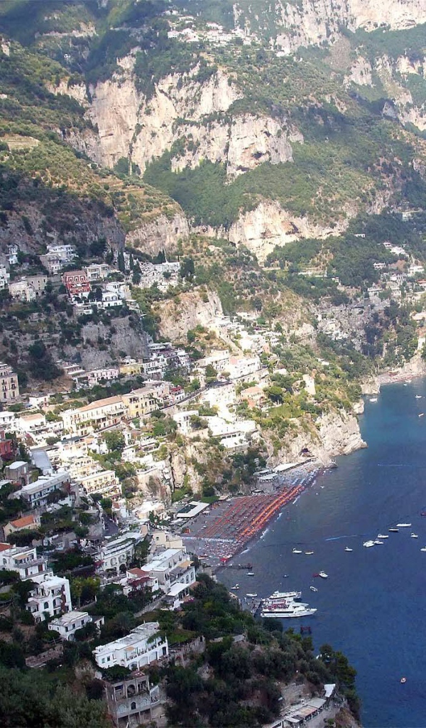 Панорама города на курорте Позитано, Италия