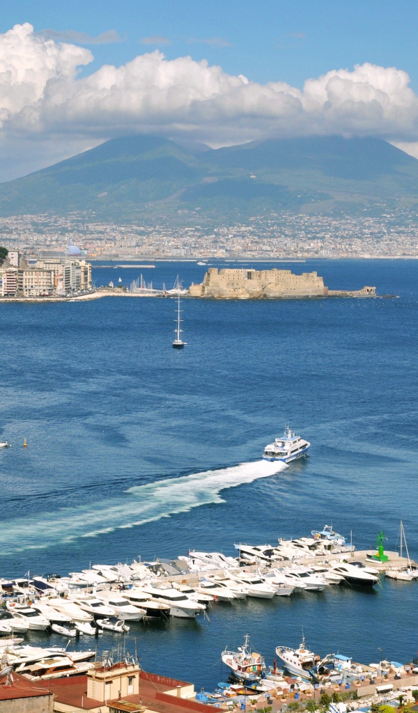 Порт в Неаполе, Италия