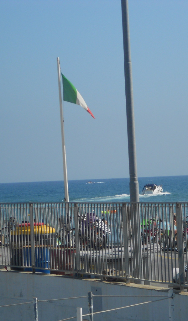 Набережная на курорте Диано Марино, Италия