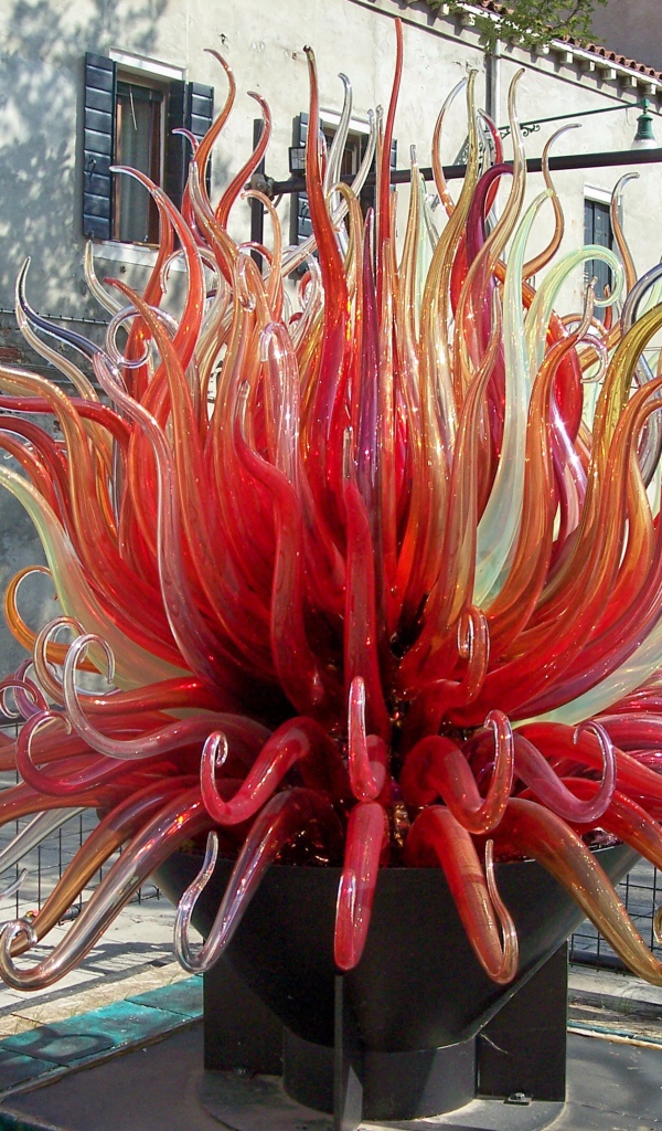 Скульптура из красного стекла на острове Мурано, Италия