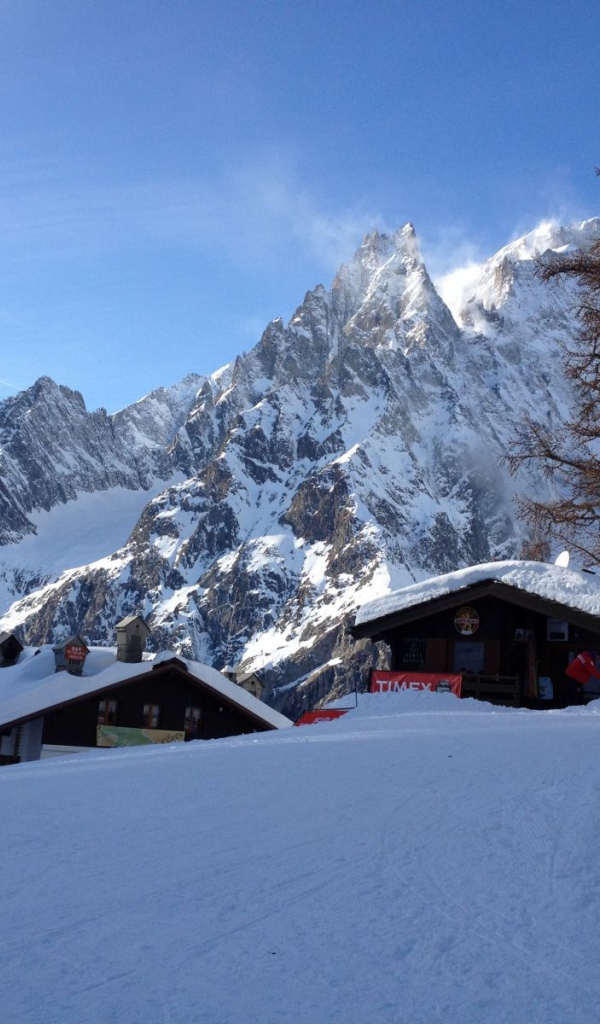 Горнолыжная база на курорте Курмайор, Италия