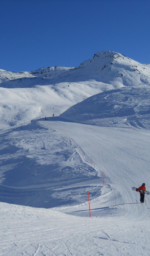 Лыжная трасса на горнолыжном курорте Червиния, Италия